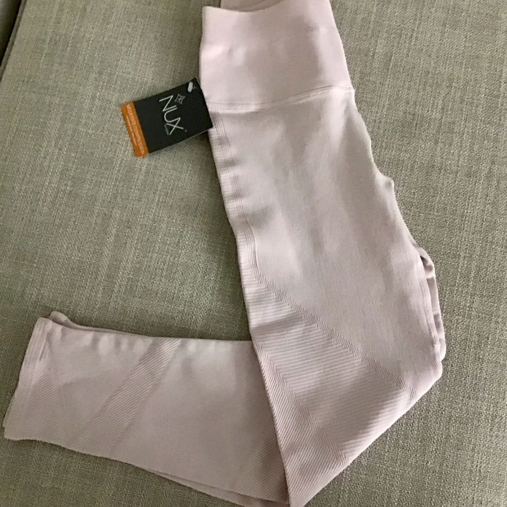 NUX Shapeshifter 7/8 Legging NWT
